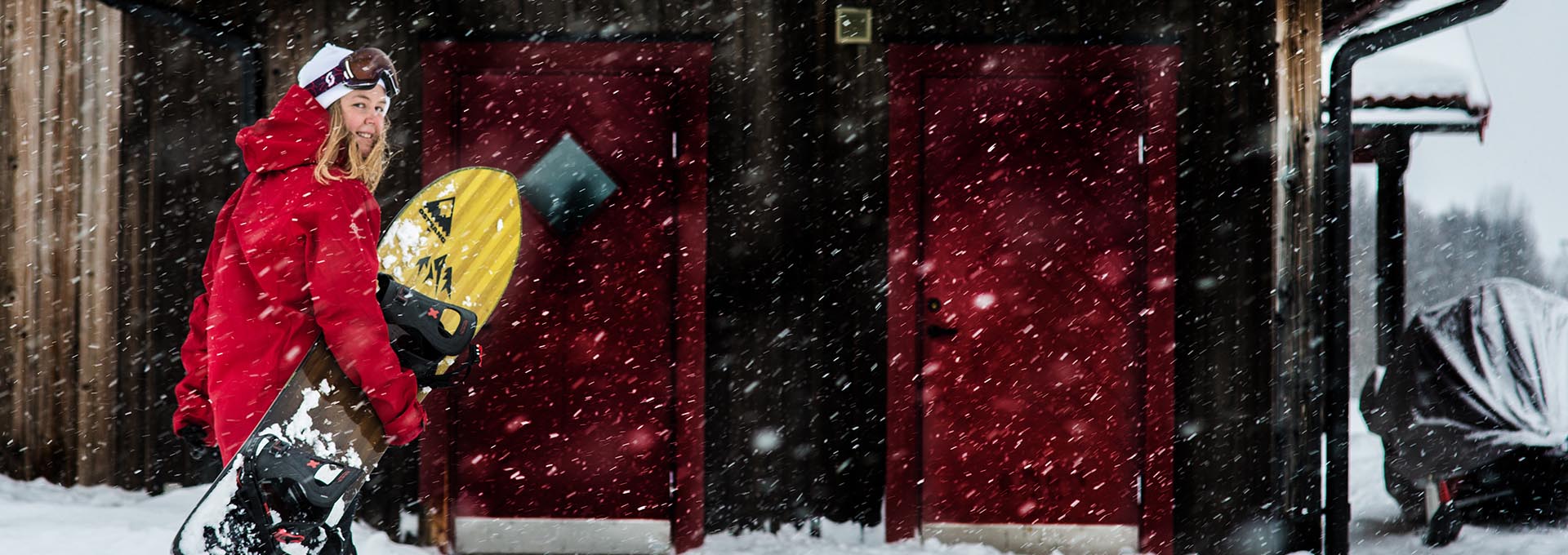 snowboardåkare går in på Osthang café